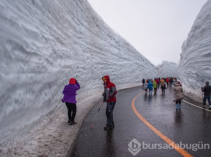 15 metre kar yağdı yollar kapanmadı!