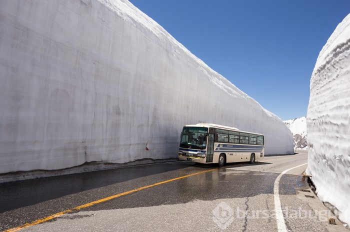 15 metre kar yağdı yollar kapanmadı!