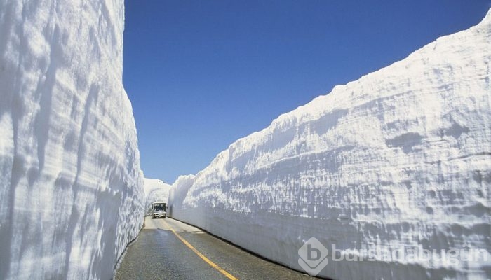 15 metre kar yağdı yollar kapanmadı!