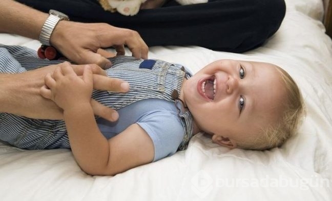 Bebeğinizi kahkahalarla güldürmenin 6 yolu