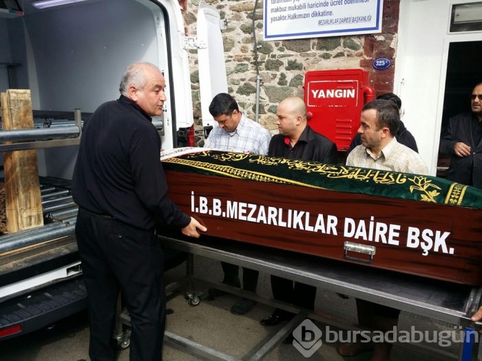 Sezen Aksu'dan annesine son görev