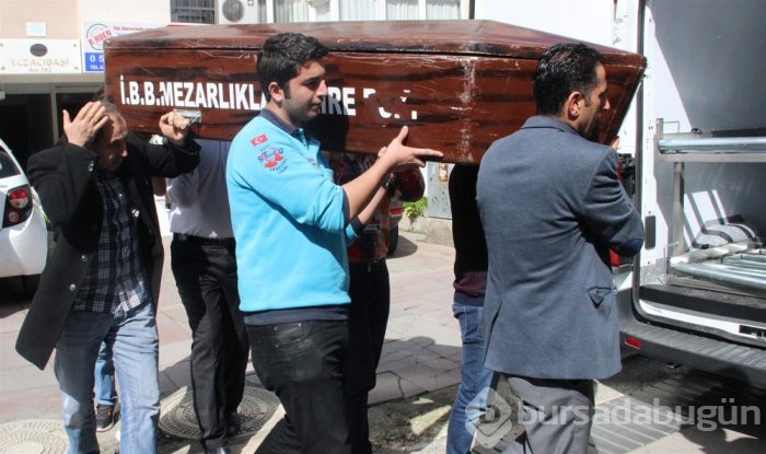 Sezen Aksu'dan annesine son görev