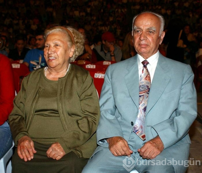 Sezen Aksu'dan annesine son görev