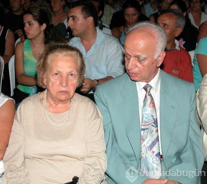 Sezen Aksu'dan annesine son görev