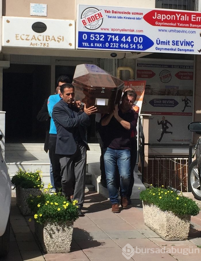 Sezen Aksu'dan annesine son görev