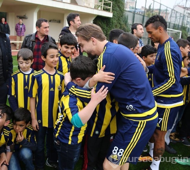 Sur'dan gelen çocuklar Fenerbahçe antrenmanında