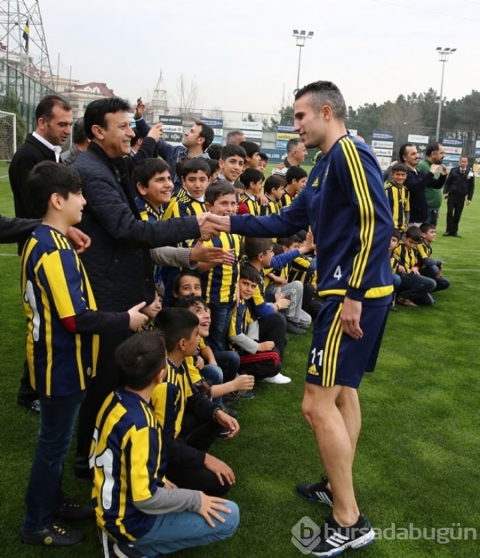 Sur'dan gelen çocuklar Fenerbahçe antrenmanında