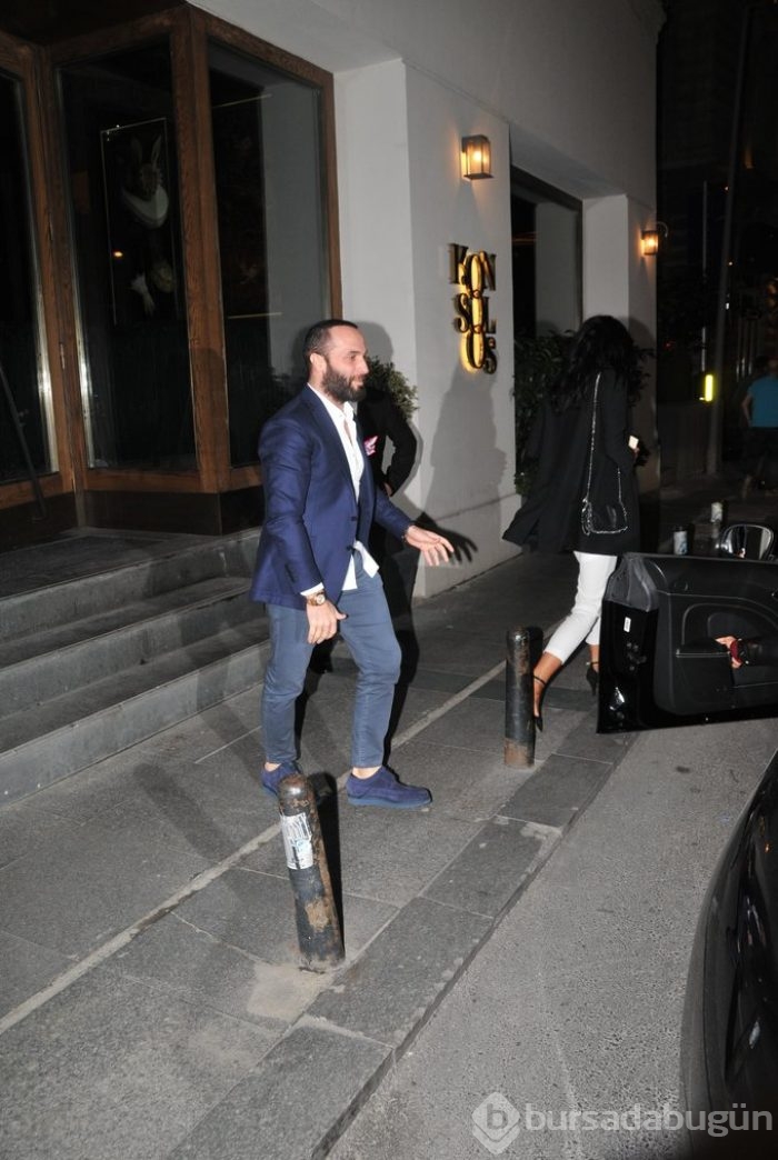 Ünlü popçu evini gece kulübüne çevirdi	