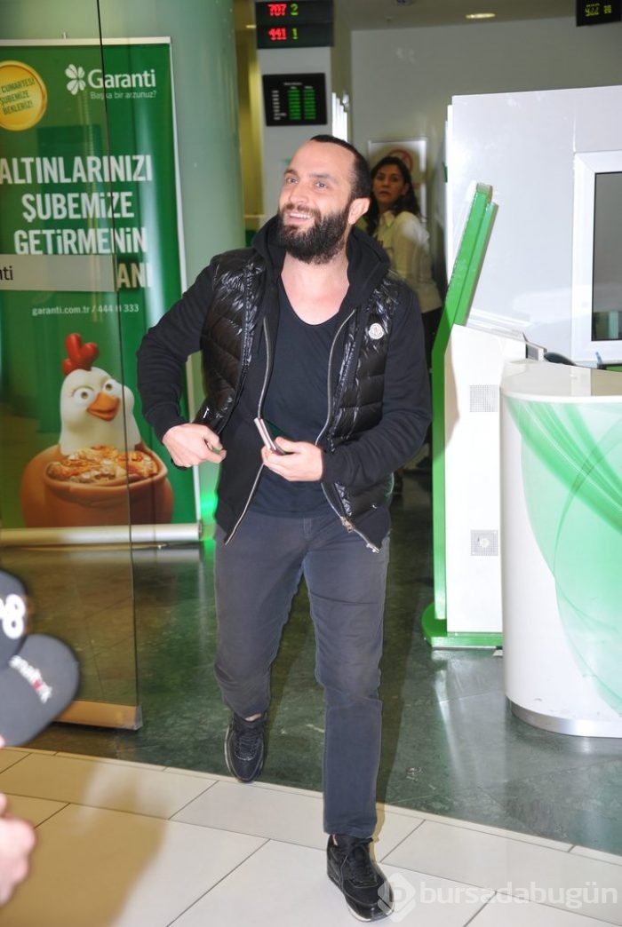 Ünlü popçu evini gece kulübüne çevirdi	
