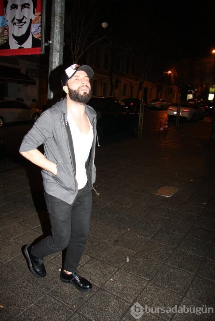 Ünlü popçu evini gece kulübüne çevirdi	