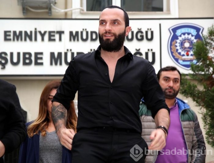 Ünlü popçu evini gece kulübüne çevirdi	
