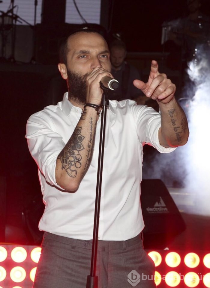Ünlü popçu evini gece kulübüne çevirdi	