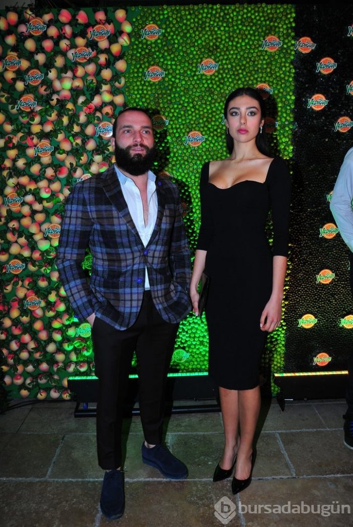 Ünlü popçu evini gece kulübüne çevirdi	