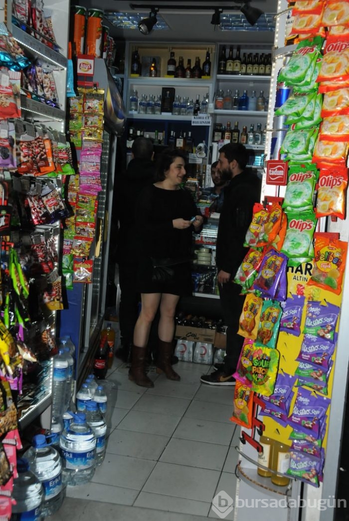 Flaşlar patlayınca şok geçirdiler!