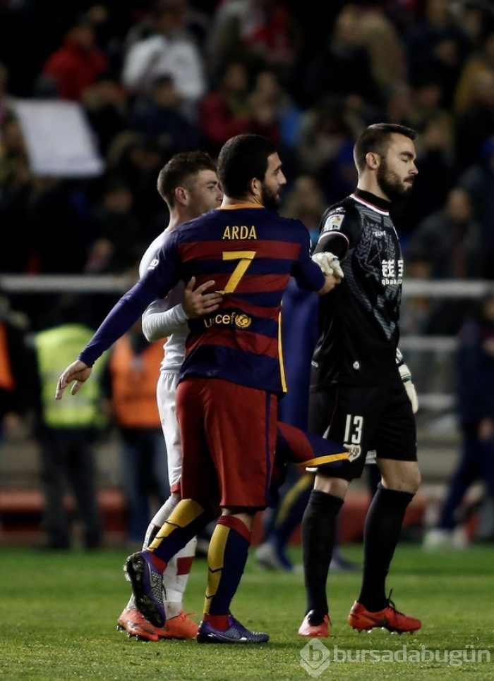 Arda Turan Barcelona'daki ilk golünü attı