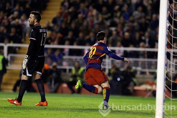 Arda Turan Barcelona'daki ilk golünü attı