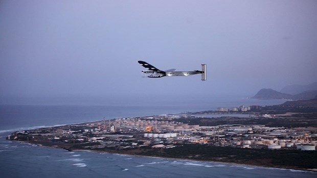 'Solar Impulse 2' test için havalandı