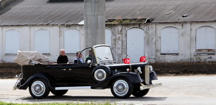Atatürk'ün makam aracının benzerini yaptı