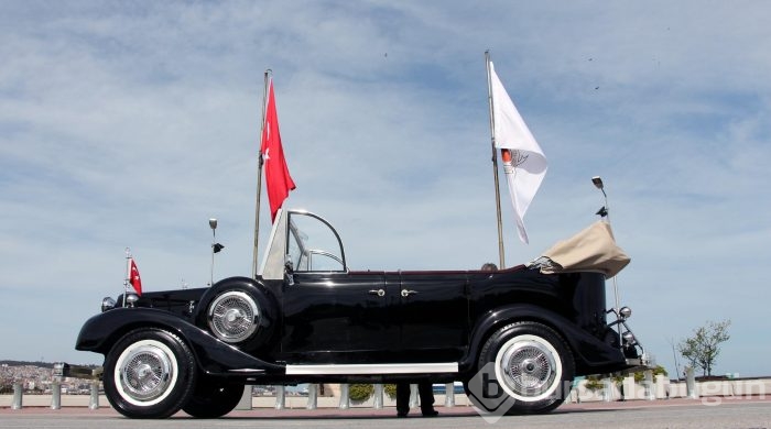 Atatürk'ün makam aracının benzerini yaptı