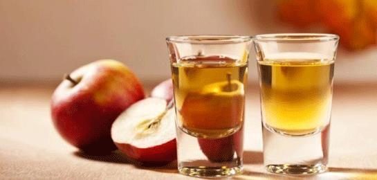 Bir çay kaşığı tuzu, sirkeyle eritin..
