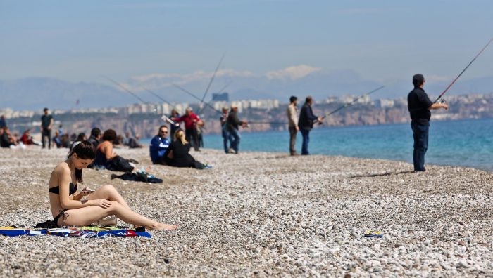 Kar manzarasında deniz keyfi