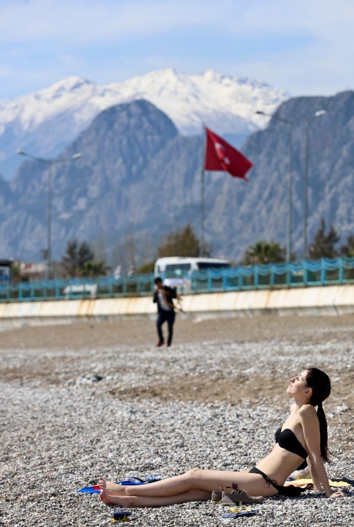 Kar manzarasında deniz keyfi