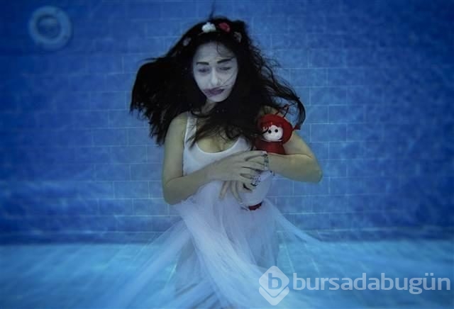 Kadına yönelik şiddete su altında sessiz tepki!