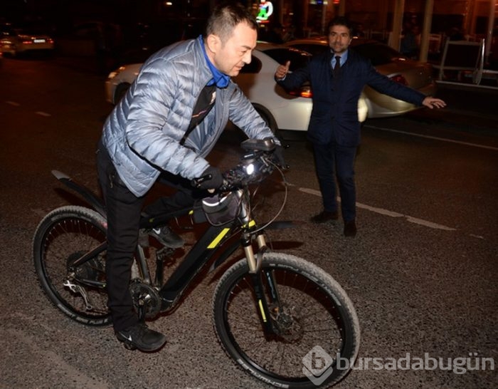 Serdar Ortaç: Millet Ferrari'ye ben bisiklete biniyorum