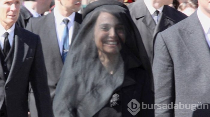 Cenaze töreninde gülme krizi