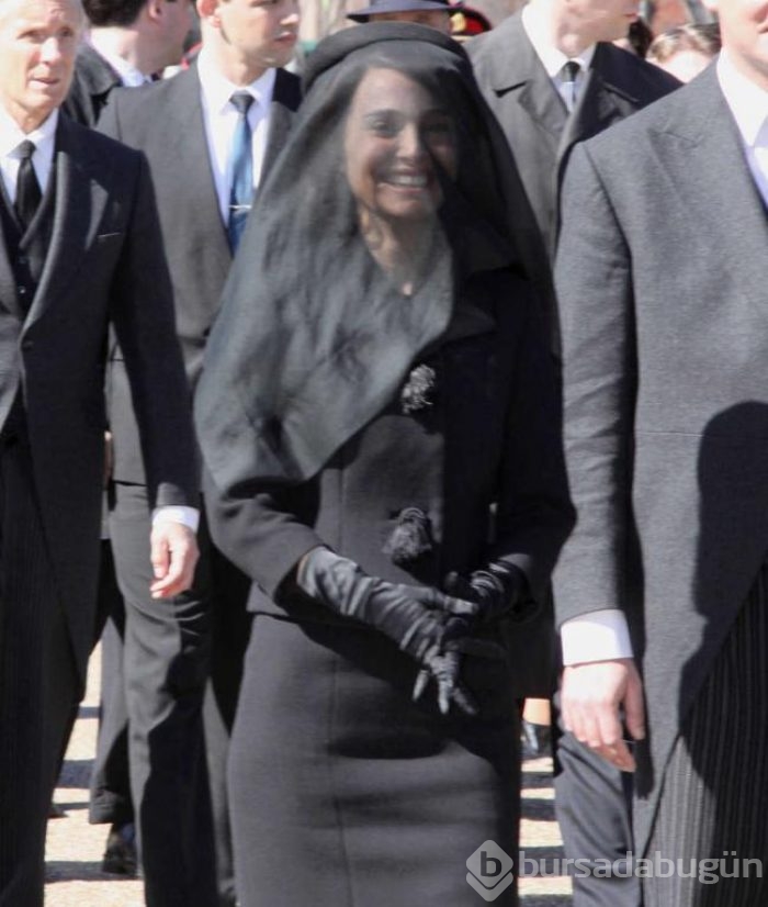 Cenaze töreninde gülme krizi