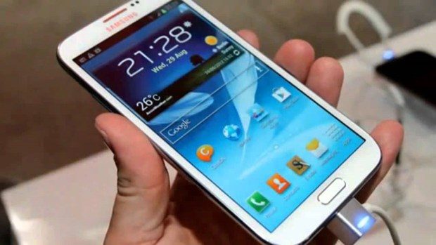 Samsung 'ucuz' akıllı telefon modelini tanıttı