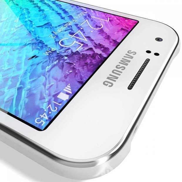 Samsung 'ucuz' akıllı telefon modelini tanıttı