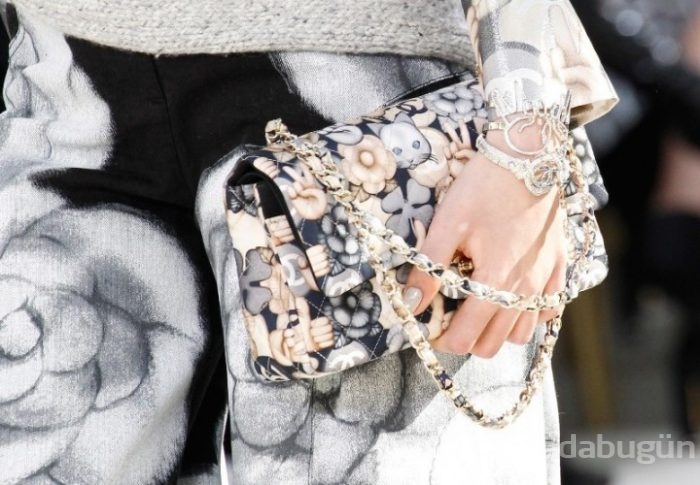 Chanel'in 2016 Sonbahar kreasyonunda emoji damgası