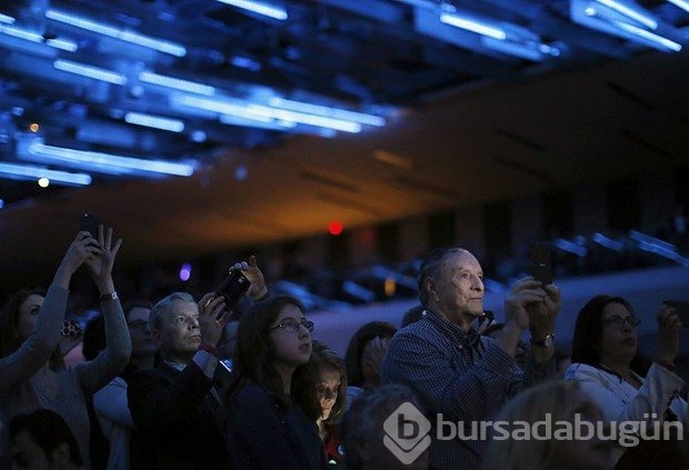 Clinton ve Sanders, Trump'ı hedef aldı
