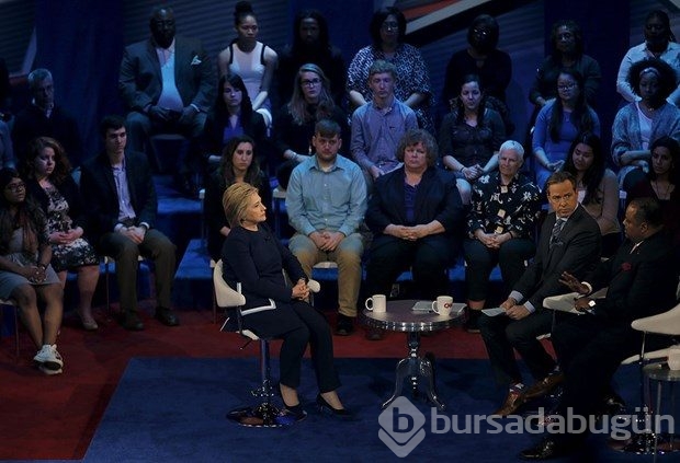 Clinton ve Sanders, Trump'ı hedef aldı