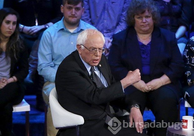 Clinton ve Sanders, Trump'ı hedef aldı