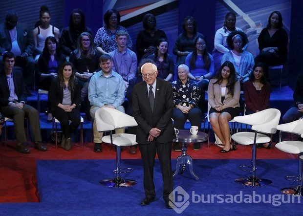 Clinton ve Sanders, Trump'ı hedef aldı