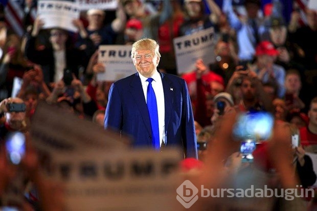 Clinton ve Sanders, Trump'ı hedef aldı