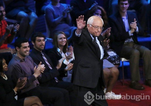 Clinton ve Sanders, Trump'ı hedef aldı
