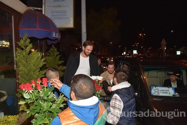 Semih Erden ve Kerem Tunçeri'nin çiçekçi polemiği!