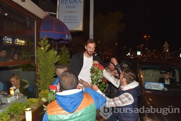 Semih Erden ve Kerem Tunçeri'nin çiçekçi polemiği!