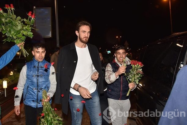 Semih Erden ve Kerem Tunçeri'nin çiçekçi polemiği!