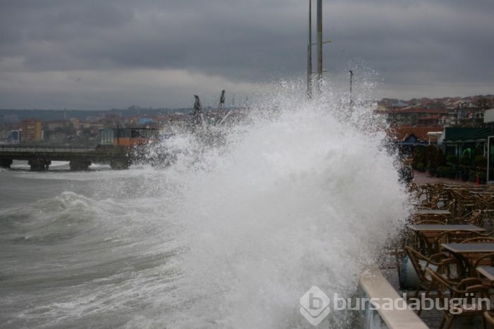 Marmara Denizi'nde ulaşıma poyraz engeli