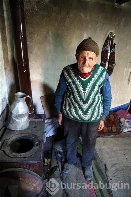 Görme engelli Şaban dedenin tek odalı evde zor yaşamı