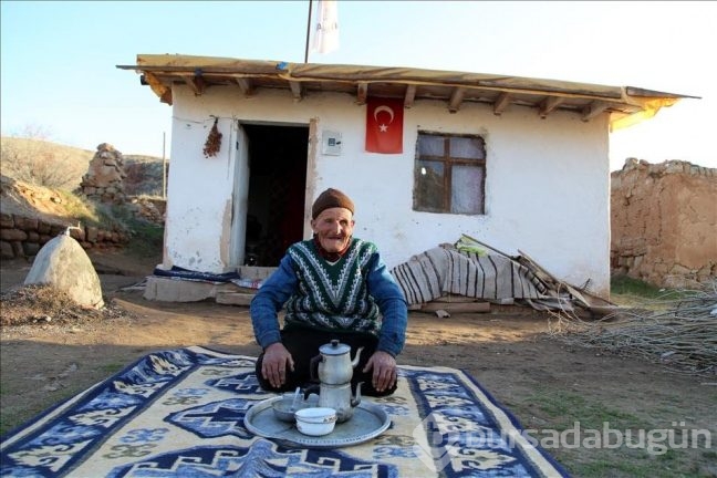 Görme engelli Şaban dedenin tek odalı evde zor yaşamı