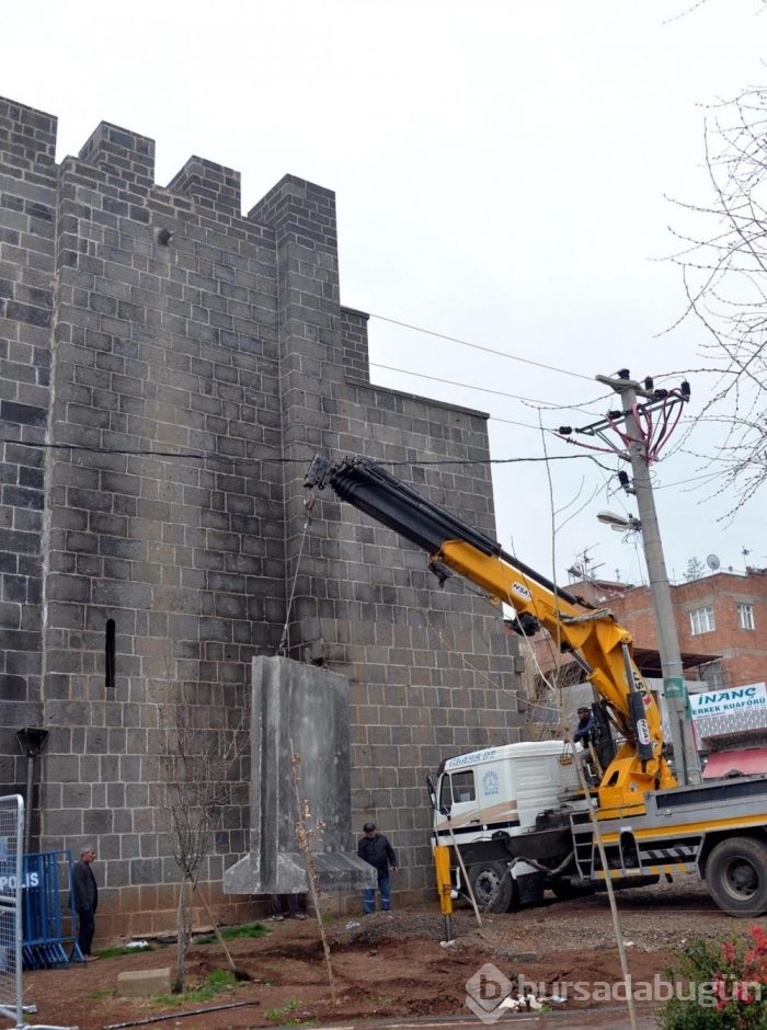 Diyarbakır'ın Sur ilçesine beton blok yerleştiriliyor
