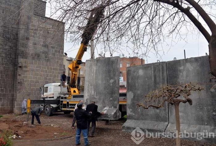 Diyarbakır'ın Sur ilçesine beton blok yerleştiriliyor