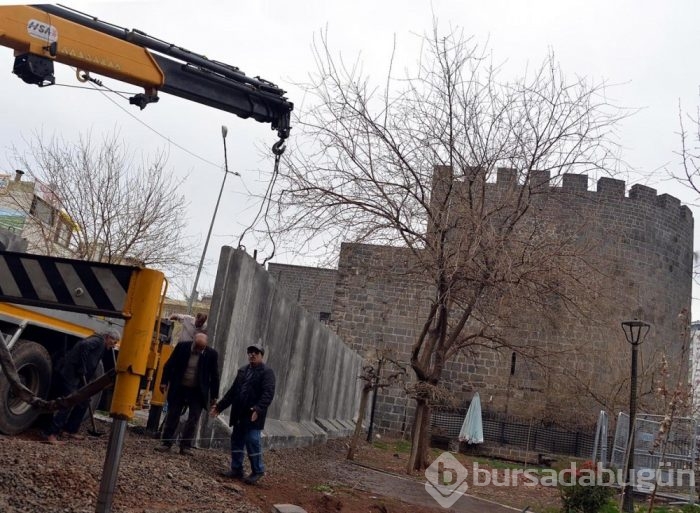 Diyarbakır'ın Sur ilçesine beton blok yerleştiriliyor