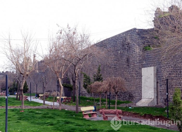 Diyarbakır'ın Sur ilçesine beton blok yerleştiriliyor