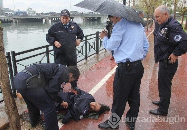 Ölmek isteyen kadını komiser hayata döndürdü
